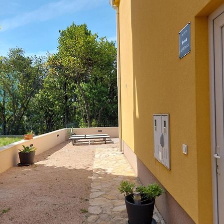Spacious Apartment Close To The Sea In Split Area Kaštela Екстериор снимка