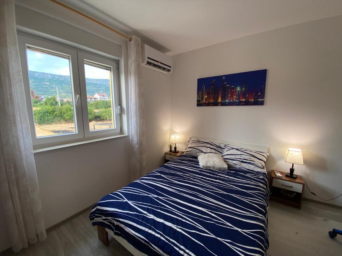 Spacious Apartment Close To The Sea In Split Area Kaštela Екстериор снимка