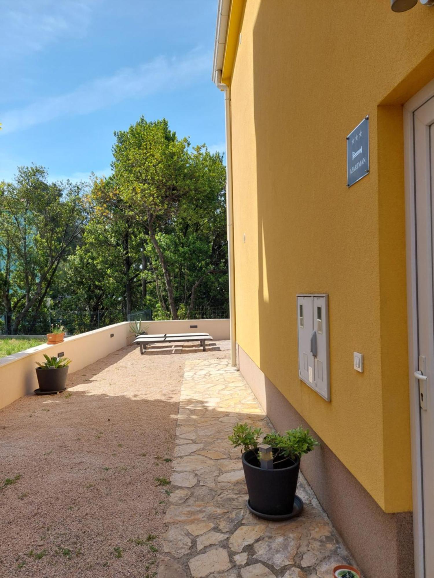 Spacious Apartment Close To The Sea In Split Area Kaštela Екстериор снимка